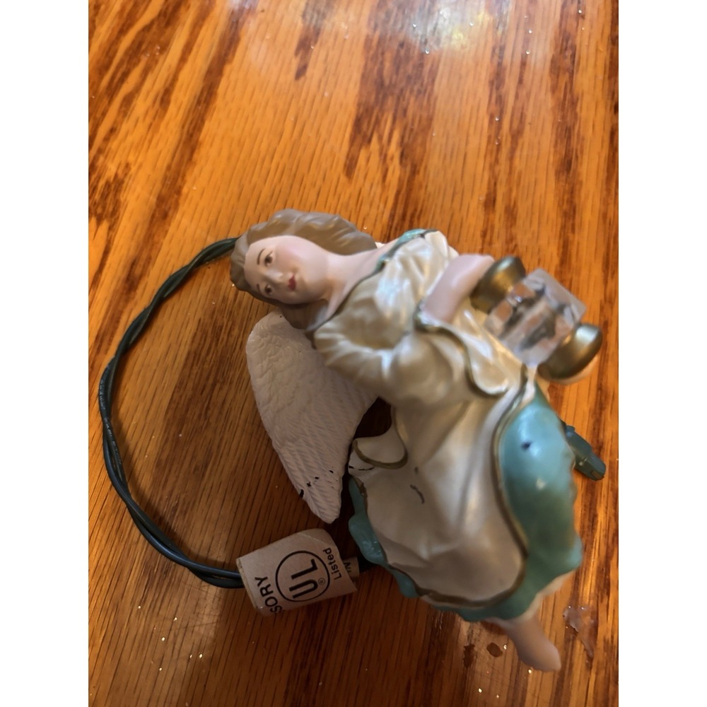 LIGHTING THE WAY Hallmark Keepsake Angel Ornament 1992 Magic Flickering Light